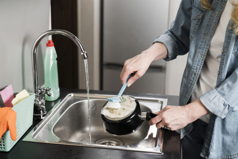 Cách làm sạch bồn rửa bát