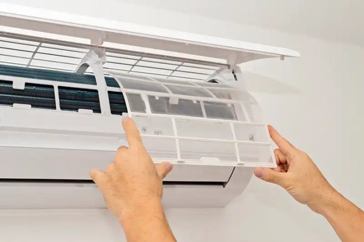Mẹo hạn chế bụi bẩn trong phòng ngủ hiệu quả Vệ sinh điều hòa và quạt định kỳ